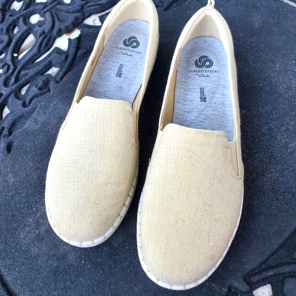Cloudsteppers size 9 loafer